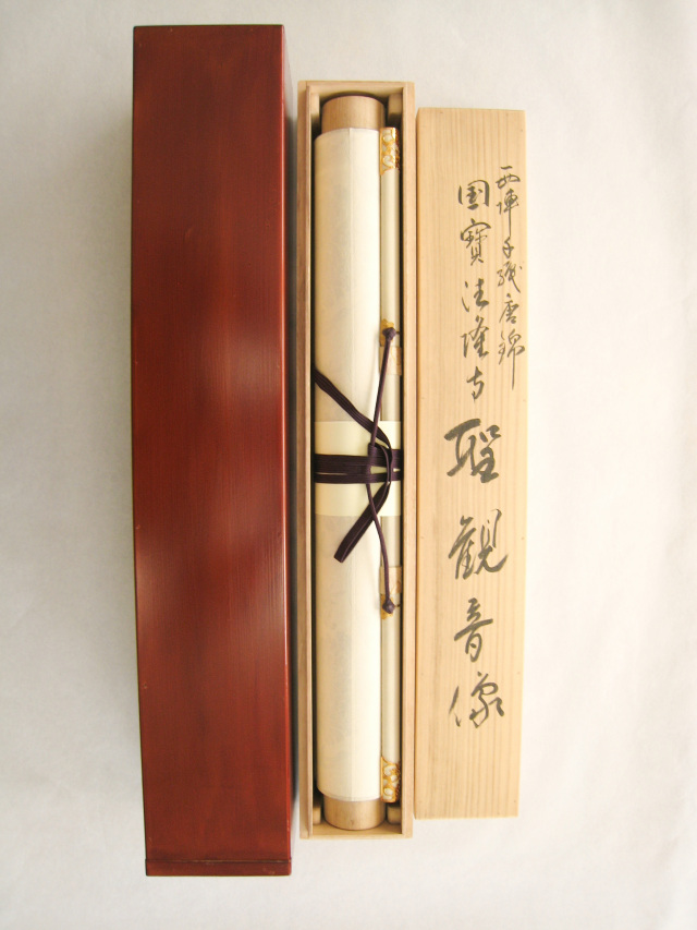 掛け軸 法隆寺金堂 聖観音像（西陣手織唐錦・中古）太巻・共箱・二重箱